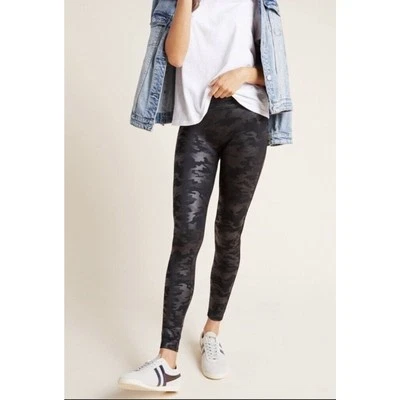 Леггинсы Spanx из искусственной кожи камуфляжные. XS - Изображение 1 из 4