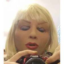 Realistische weibliche Latex-Gesichtsmaske mit blonden Haaren