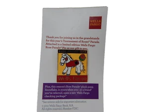 ROSE PARADE 2012 WELLS FARGO Pony Metall Emaille Pin BRANDNEU IN VERPACKUNG - NEUWERTIG! - Bild 1 von 2