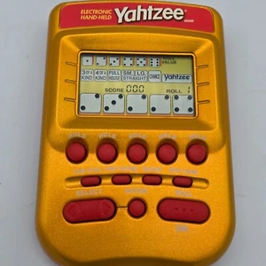 Vintage Yahtzee Electronic Handheld Game Gold & Red Hasbro 2002 GETESTET FUNKTIONIERT - Bild 1 von 7