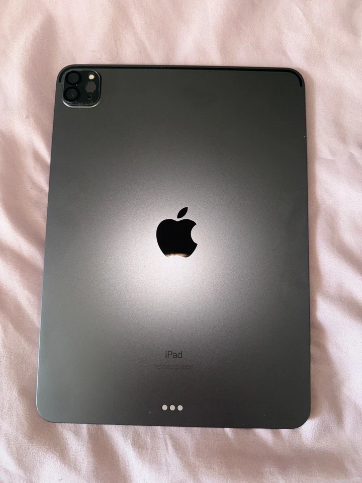 Apple iPad Pro 11in. (3rd Gen)  128 GB, Wi-Fi , bundle  Logi Keyboard Case - Image 1 of 4