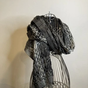 Used Schal schwarz und grau 24” x 72” gewebt kariert Whimsigoth Grunge Herbst - Bild 1 von 10