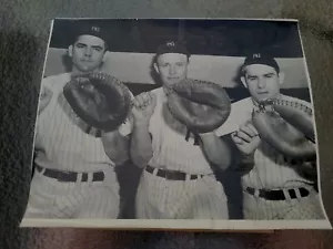 1948 YOGI BERRA ROOKIE CATCHER TYPE 1 PHOTO RALPH HOUK - Picture 1 of 9