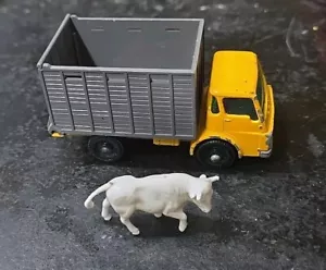 NO. 37 Dodge Cattle Truck & 1 Original Cow Matchbox Lesney England - Picture 1 of 3
