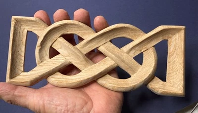 Nudo celta de madera maciza tallada a mano 9”x 3 5/8”x 9/16” para colgar en la pared o uso artesanal Foto 1 de 4