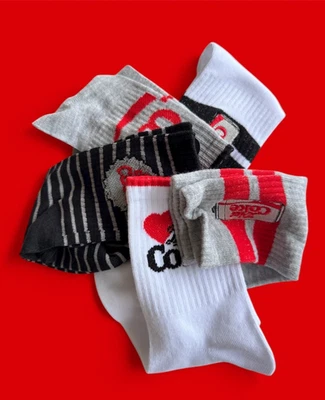 Coca-Cola DIET COKE Paquete de 5 CALCETINES MUJER’S Lata Bordada, Tapa Botella, ❤️ ¡Nuevo con Etiqueta! Foto 1 de 4