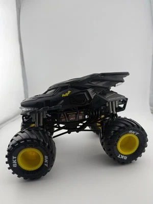 Monster Jam 1/24 Scale DC Comics Official Batman Monster Truck Diecast Model - Image 1 of 4