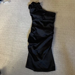 Cache Kleid Damen 10 schwarz Cocktail Party One Shoulder tailliert Rüschen - Bild 1 von 5