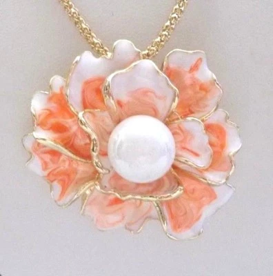 BETSEY JOHNSON КРАСИВЫЙ КРИСТАЛЛ ЖЕМЧУГ И ЭМАЛЬ ПИОНИ ПОДВЕСКА ОЖЕРЕЛЬЕ/БРОШЬ - Изображение 1 из 4