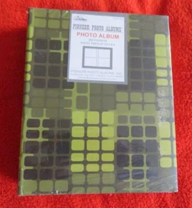 NEW Pioneer PHOTO ALBUM 208 Pockets Holds 4" x 6" Pictures Green Binder Sealed - Picture 1 of 3