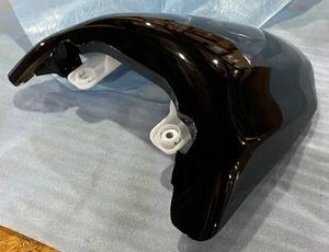 Caja trasera asiento negra Suzuki OEM 2011-2014, 17, 20 VZR1800 M109R 455550-48G00-YVB - Imagen 1 de 3