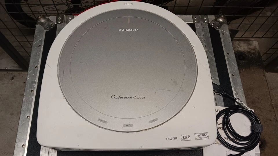 Sharp Xg-sv100w  Data Projector - Image 1 of 4