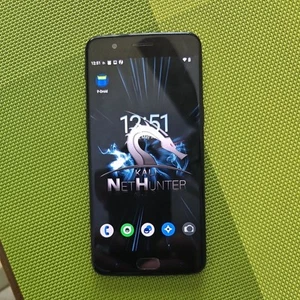 Oneplus 5 Rooted With Magisk Custom Rom And Kali Nethunter Installed. - Photo 1 sur 6