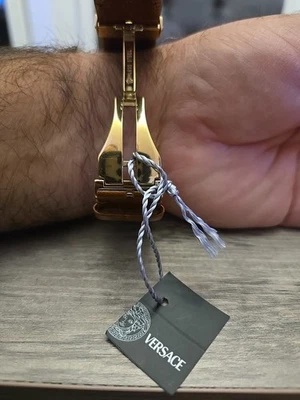 Reloj Versace para mujer ULTRA RARO VINTAGE AUTÉNTICO LSQ90 estilo cuero y dorado Foto 1 de 4