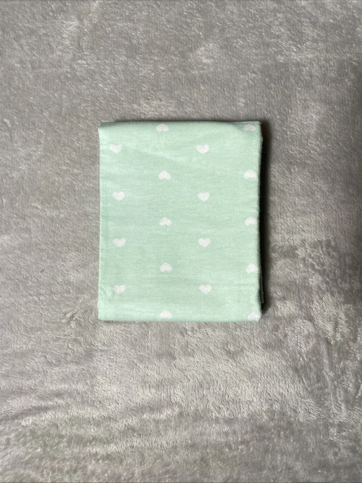 Manta bebé Child of Mine Carter corazones blancos franela verde menta recepción Foto 1 de 3