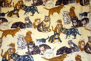 GATOS CON LAZOS EN FRANELA AMARILLA - TELA 100% ALGODÓN - Imagen 1 de 6