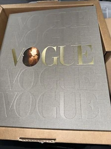 Vogue Voice of a Century Book Genesis 2016 Limited Edition 934 - Foto 1 di 24