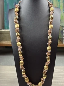 Collana Liz Claiborne tono oro metallo misto grappolo e perline lucide retrò - Foto 1 di 7