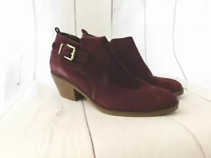 Sonoma Burgundy Suede Buckle Low Ankle Booties - Talla 9 - Imagen 1 de 7