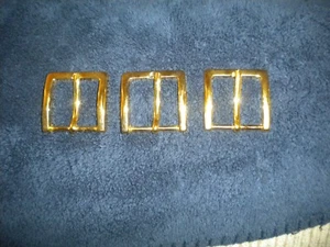 SET BESTEHEND AUS 3 GOLDFARBENEN NORMALEN SCHNALLEN FÜR 1 1/4" BREITEN GÜRTEL   - Bild 1 von 4