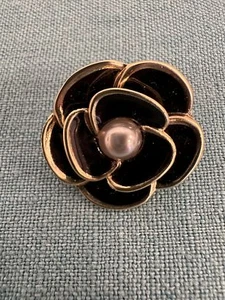 Chanel 2023 Christmas Holiday Kamelie Charm Schal Brosche Schmuck Armband - Bild 1 von 3