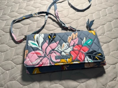 Vera Bradley Crossbody Wallet Purse Great Condition - Image 1 of 4
