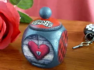 Scatola anello Alice nel paese delle meraviglie. Portafedi di legno - Imagen 1 de 6