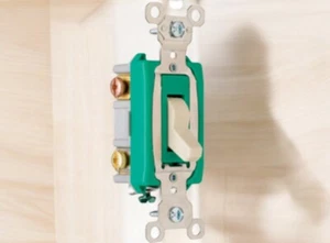 Legrand Pass & Seymour 30-Amp 3-Way Ivory Toggle Light Switch Home Office Lights - Picture 1 of 8