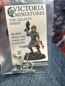 Adepticon 2015 Exclusive Female Commissar Guard Officer BRAND NEW metal OOP - Picture 1 of 2