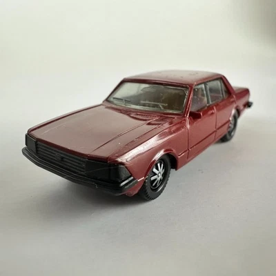 Ford Capri de plástico vintage Wiking rojo Foto 1 de 4