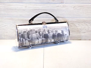 Prezzo NYC Cityscape strukturierte Handtasche, Druckknopfverschluss - Bild 1 von 16