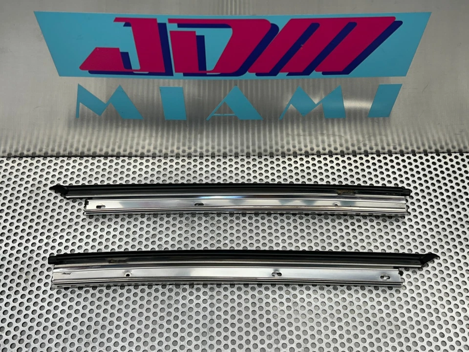 Toyota MR2 Spyder 2000-2005 convertible parabrisas cabezal cinturón molduras diestro + derecho Foto 1 de 4