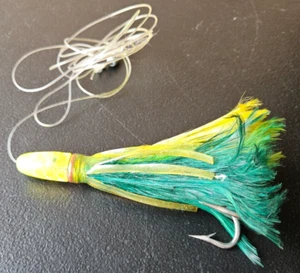 BULLET HEAD SKIRTED YELLOW / GREEN FEATHERED TROLLING LURE. - Picture 1 of 15