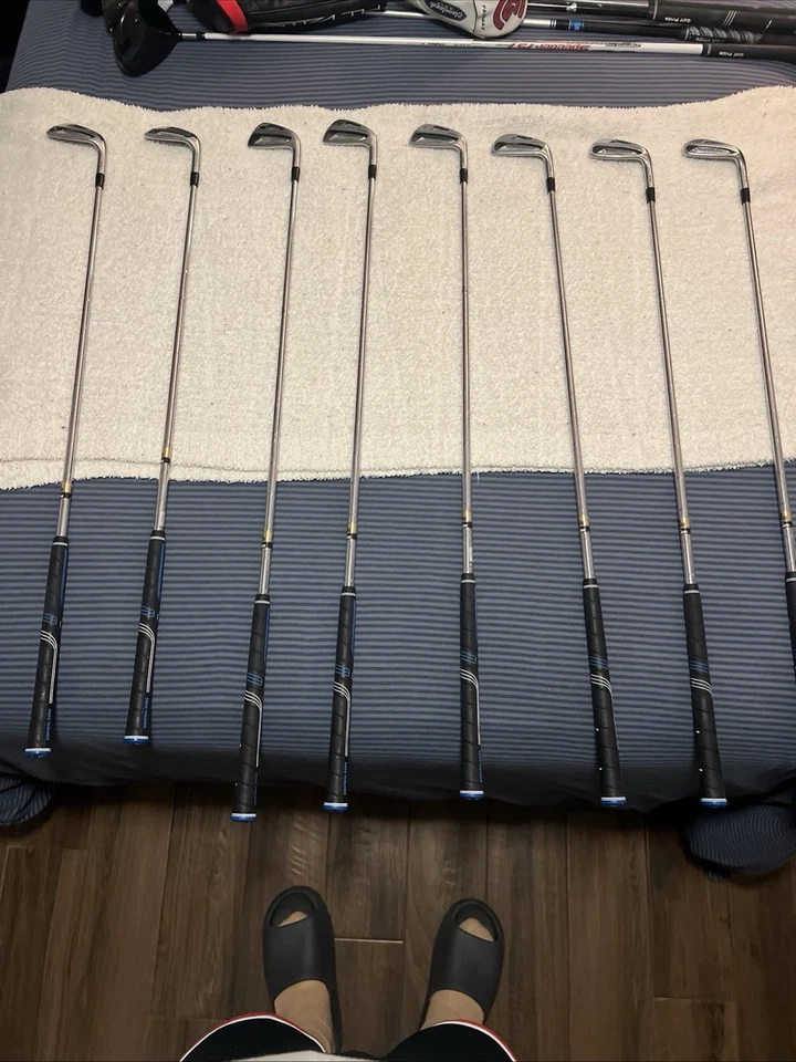 Juego de plancha para diestros Titleist AP2 PW-4. Eje rígido, usado pero en buen estado. Foto 1 de 4