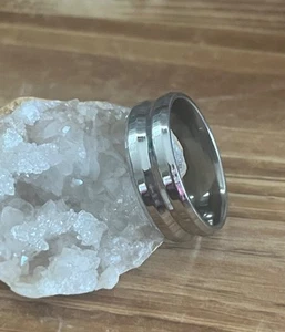 Silver Tungsten Band -Polished Ridged Unisex Band Ring- 8mm Width -New - Picture 1 of 17