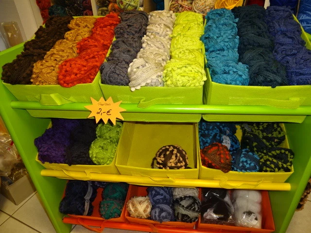 Papillon uni oder bicolore 50g Knäuel Fa. Gründl Rüschengarn stricken häkeln  - Bild 1 von 1