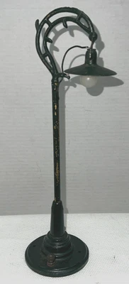 RARE AMERICAN FLYER PREWAR 2009 WIDE STANDARD GAUGE STREET LIGHT  - Image 1 of 4