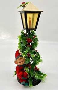 Vintage Weihnachten Knie Umarmung Elfe Pixie Laterne Lampenmast - Filz Kunststoff - Bild 1 von 6