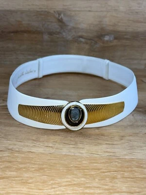 Cinto de couro branco vintage Judith Leiber com enfeite camafeu  - Imagem 1 de 4