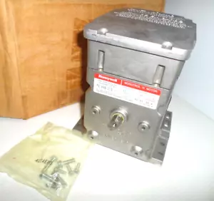 ⭐NUOVO CON SCATOLA⭐ MOTORE HONEYWELL M6184B1013 MODUTROL IV M6184B 1013 120Vac - Foto 1 di 13