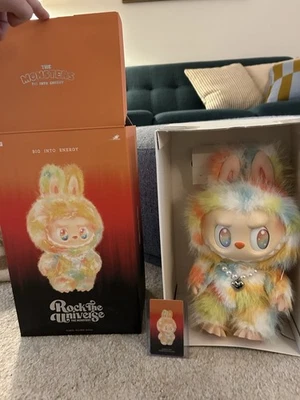 Auténtico Rock The Universe Labubu - Usado - VENDEDOR DE ESTADOS UNIDOS - Ver descripción Foto 1 de 4
