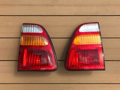 JDM 2000 Toyota Land Cruiser 100 lanternas traseiras genuínas conjunto de lanternas traseiras fabricante de equipamento original - Imagem 1 de 4