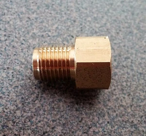 Adaptador de línea de freno de cilindro maestro 1/2-20 macho x 7/16-24 hembra llamarada invertida - Imagen 1 de 4