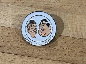 a PINS PIN CINEMA FILM LAUREL ET HARDY    VINTAGE - Picture 1 of 1