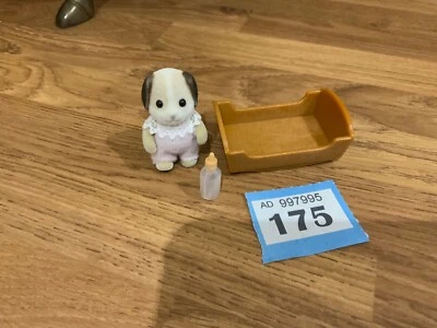 Sylvanian families calico rare standing baby girl beagle moving arms ex conditio - Image 1 of 4