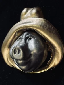 Hillbilly Pig Brooch Pin Wearing Hat Quirky Eyecatcher UnsignedTwo Tone Metal - Picture 1 of 4