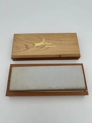 Piedra de afilar dura Arkansas con caja de cedro Foto 1 de 4