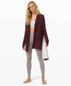 Cárdigan Lululemon Sit In Lotus Wrap II Cassis Talla 4 Lana Merino - Imagen 1 de 5