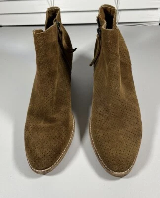Botines Dolce Vita Avie, para mujer talla 10, gamuza marrón precio de venta sugerido por el fabricante 140 USD Foto 1 de 3