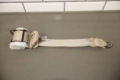 Натяжитель ремня безопасности для правостороннего пассажира 99-02 Toyota Land Cruiser/LX470 2-й ряд - Изображение 1 из 4